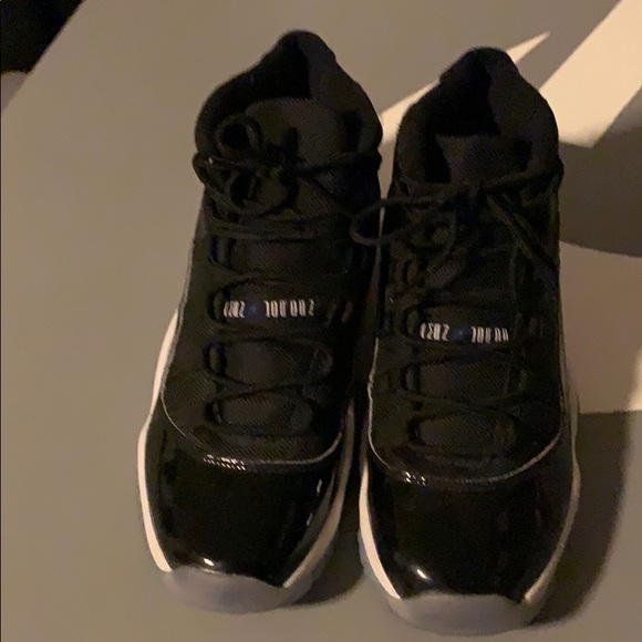 2016 Jordan 11 girls Space Jam - Picture 2 of 5